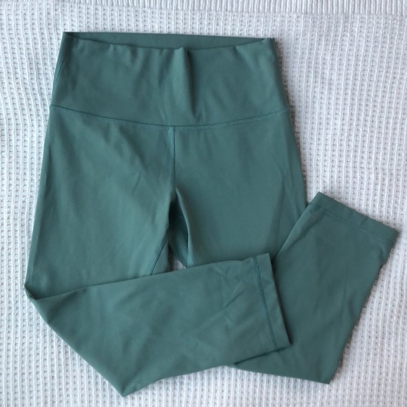 Lululemon Wunder Under Crop (Hi-Rise) *Full-On Luxtreme 21"
Celadon sz 8 - Picture 9 of 10